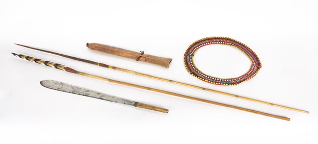 A lot of Massai items: two spears, dagger and beaded necklace