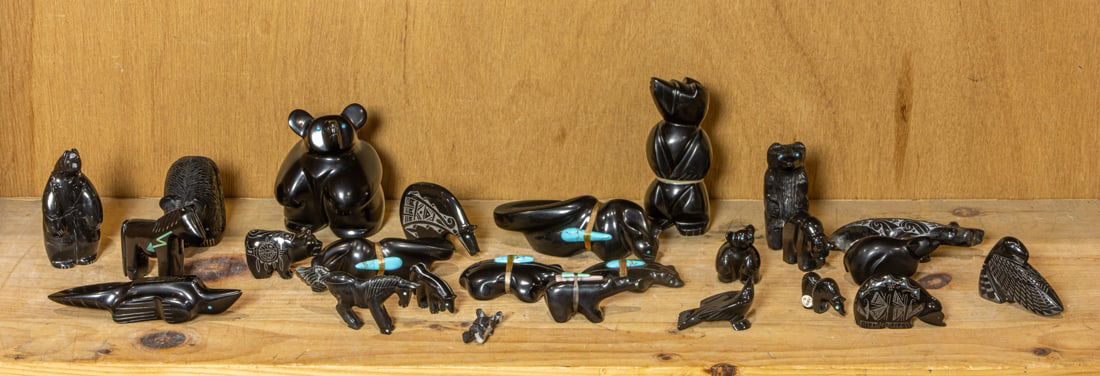 A lot of twenty-five Zuni jet and stone fetish carvings of animals (1 of 1)