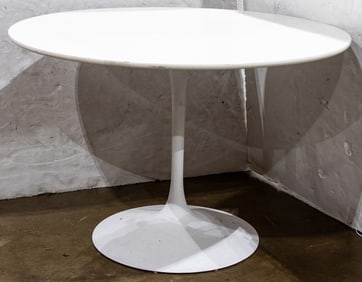 Attibuted to Eero Saarinen for Knoll Tulip table