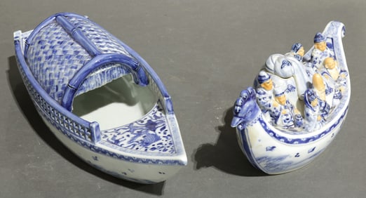 (lot of 2) Japanese Arita porcelain boats