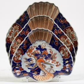 Set of three Japanese Imari 'crane' dishes