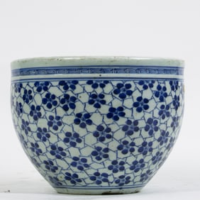 Chinese blue and white porcelain jardiniere