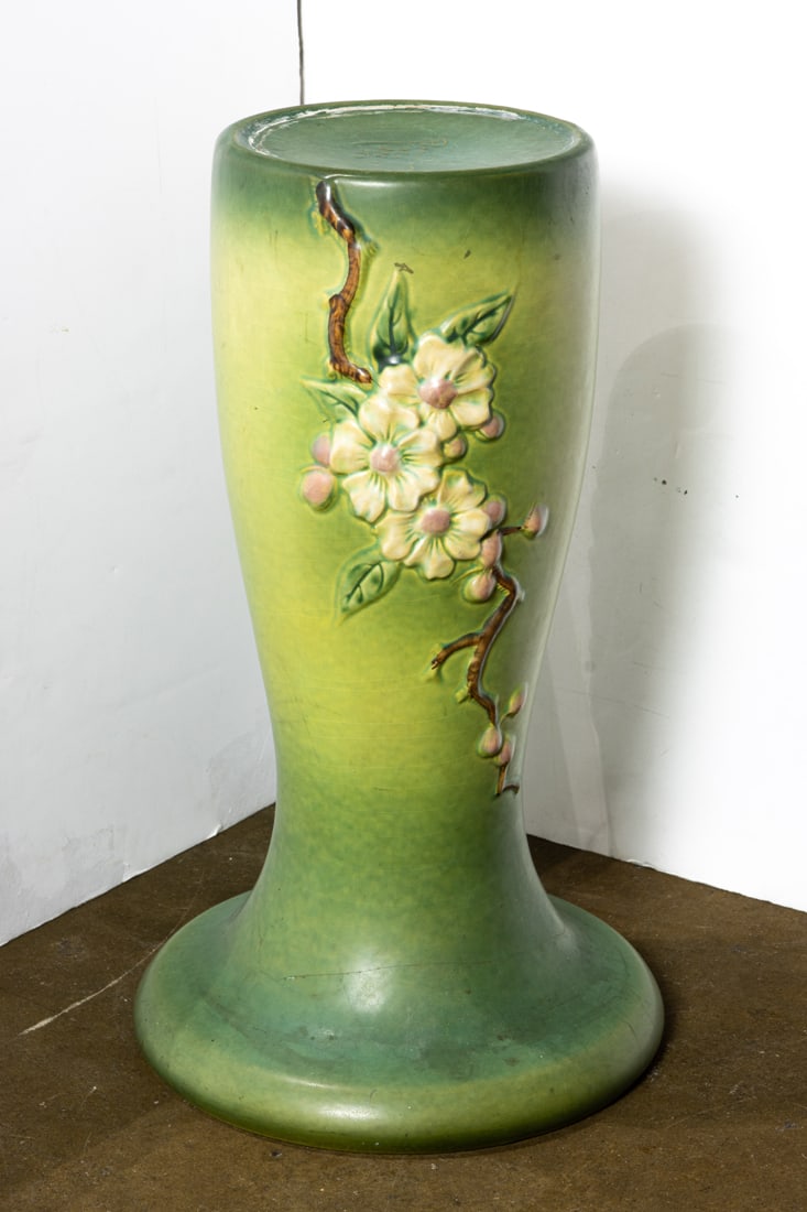 A Roseville pottery Apple Blossom pedestal (1 of 1)