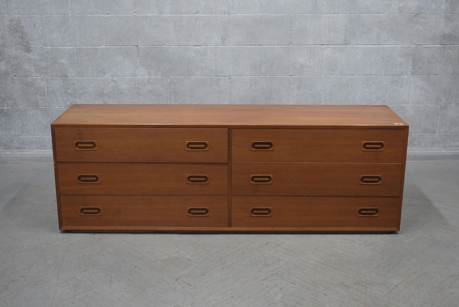 Mid-Century Danish Teak Wood Dresser: Mid-century six-drawer Danish teak wood dresser. 23"h x 68"w x 18"d (58.42 x 172.72 x 45.72 cm) Condition: no legs.