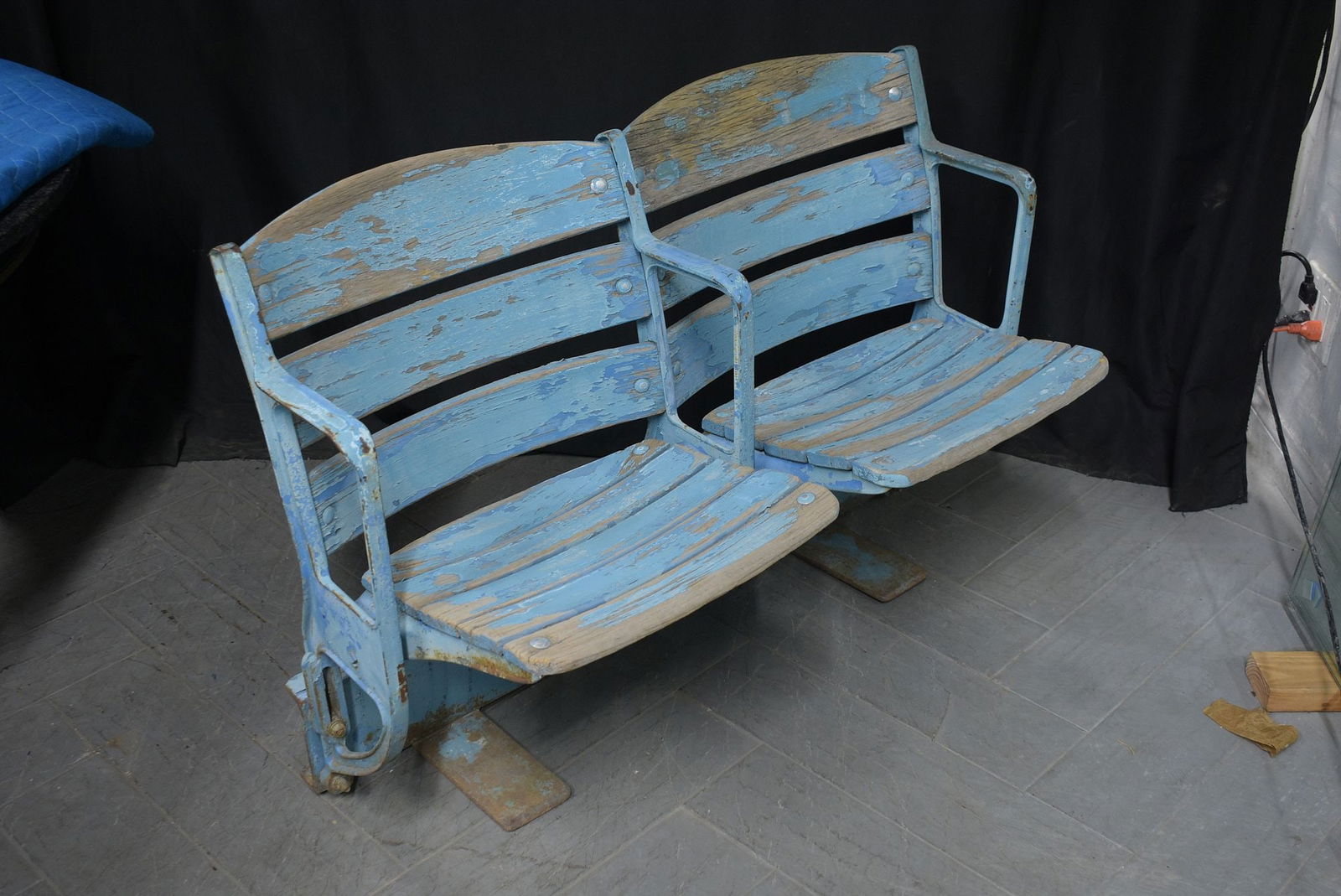 Rusted Vintage Bench (1 of 9)