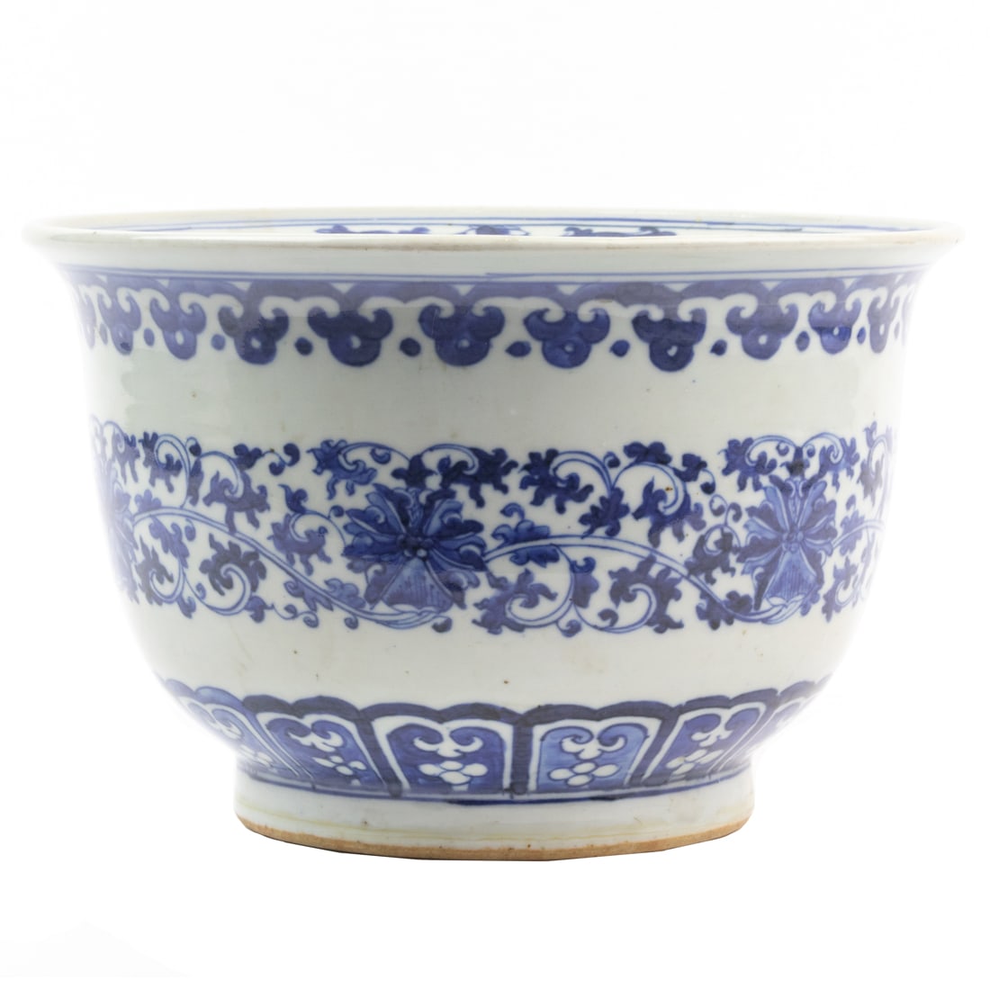 Chinese blue and white floral design pot: Chinese blue and white floral design pot. 5.625" high.