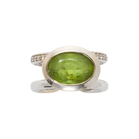 A peridot, diamond and 18k white gold ring