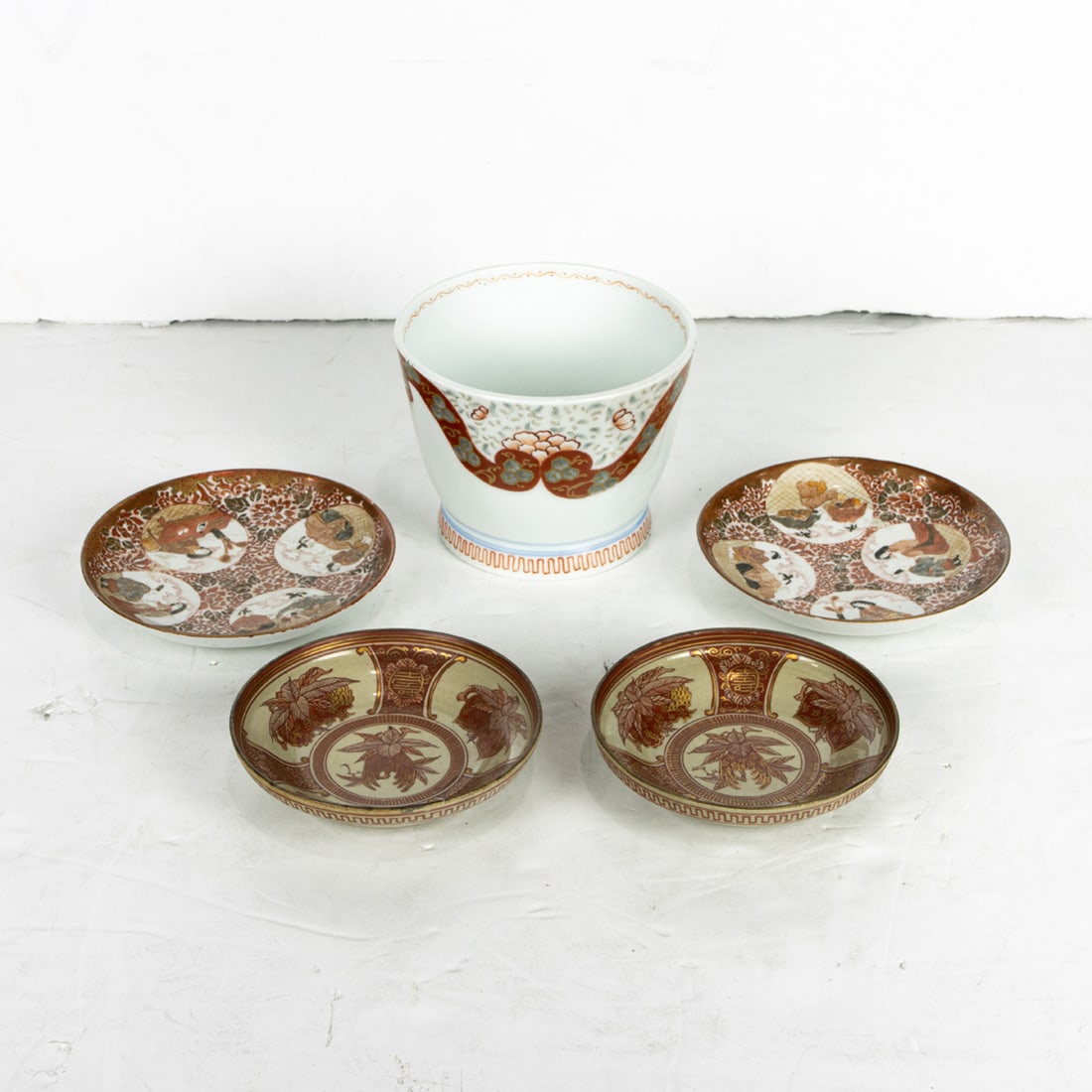 (lot of 5) Japanese porcelain articles (1 of 4)