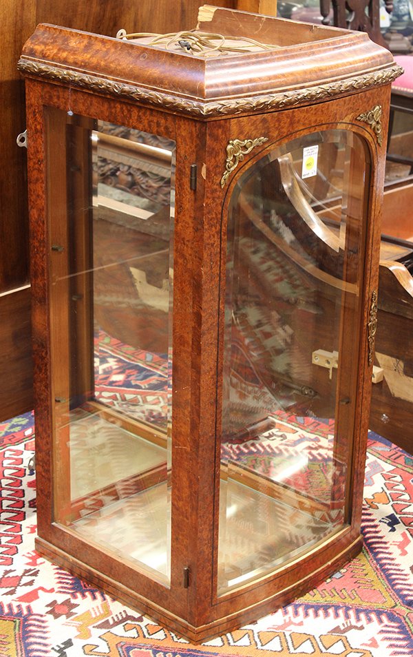 Louis XVI style table vitrines: Pair of Louis XVI style table vitrines, each having a bow front case accented with parcel gilt banding surmounting the single bevelled door, opening to a mirrored interior and rising on a string inlai