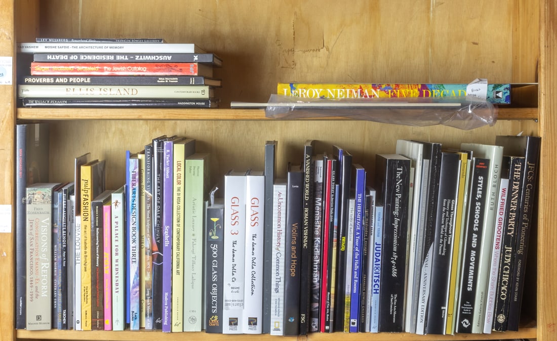 Two shelves of books mainly relating to fine art and Jewish history (1 of 1)