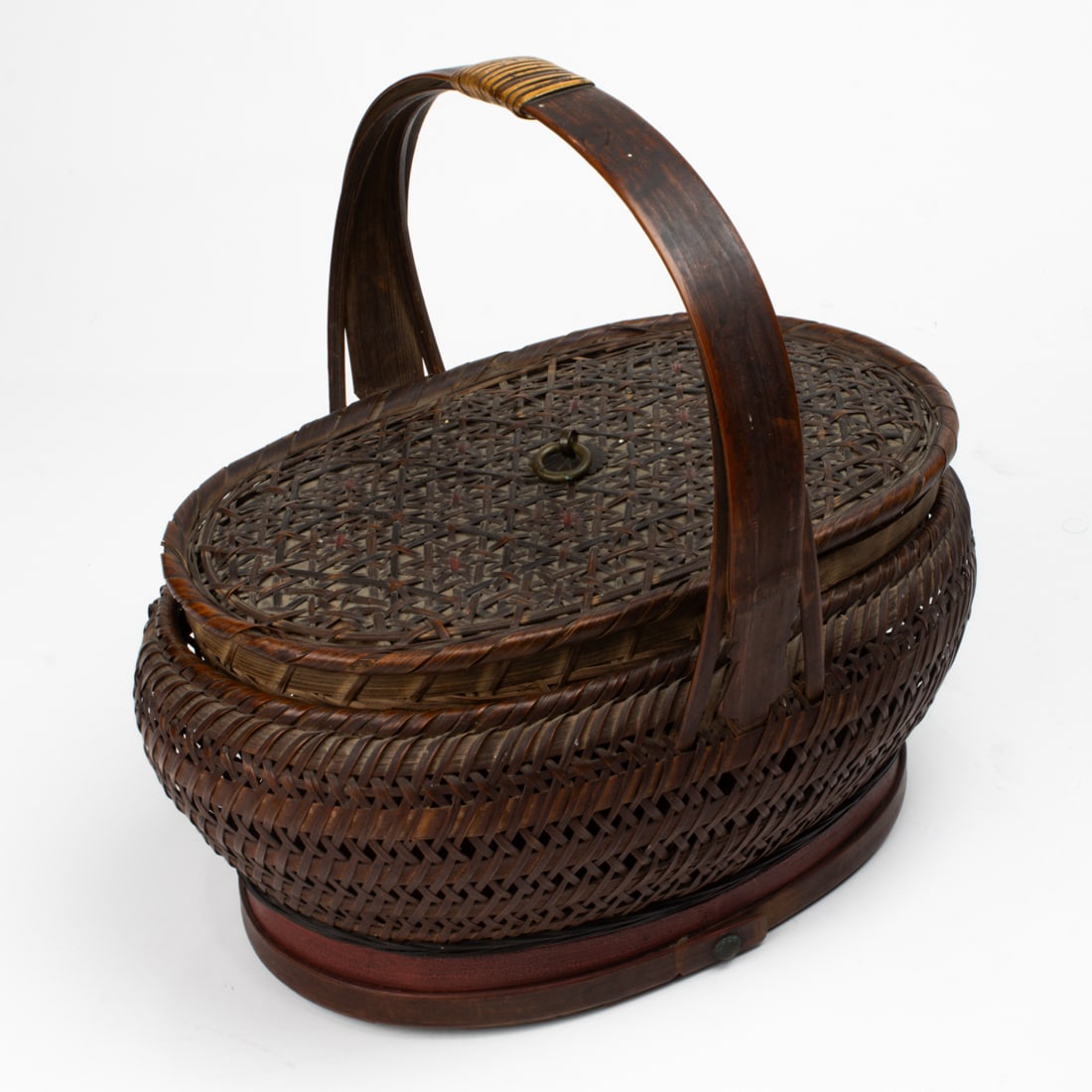 Japanese bamboo outdoor tea basket: Japanese bamboo outdoor tea basket. 1880-1910, 7.5"h x 10.25"w x 9.25"d. Provenance: Property of the Mitsui (Koishikawa) family, a prominent Japanese zaibatsu (conglomerate) since the Meiji period.