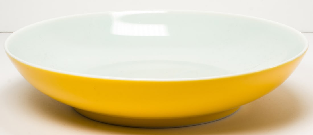 A Chinese yellow glazed saucer dish (1 of 2)