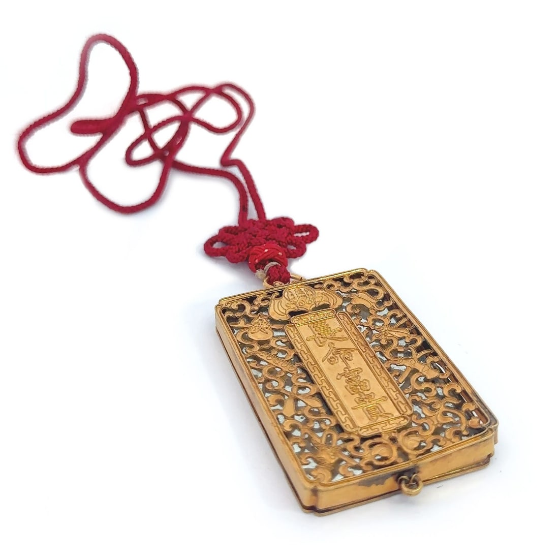 Openwork Designed Rectangular 22K Gold Pendant: A 22K gold pendant in rectangular form with lattice openwork, with a mirror in side. 2.17"h x 1.38"w (5.5 x 3.5 cm) Provenance: The exquisite Jewelry collection of Madame Yen Chia-Kan, the former firs