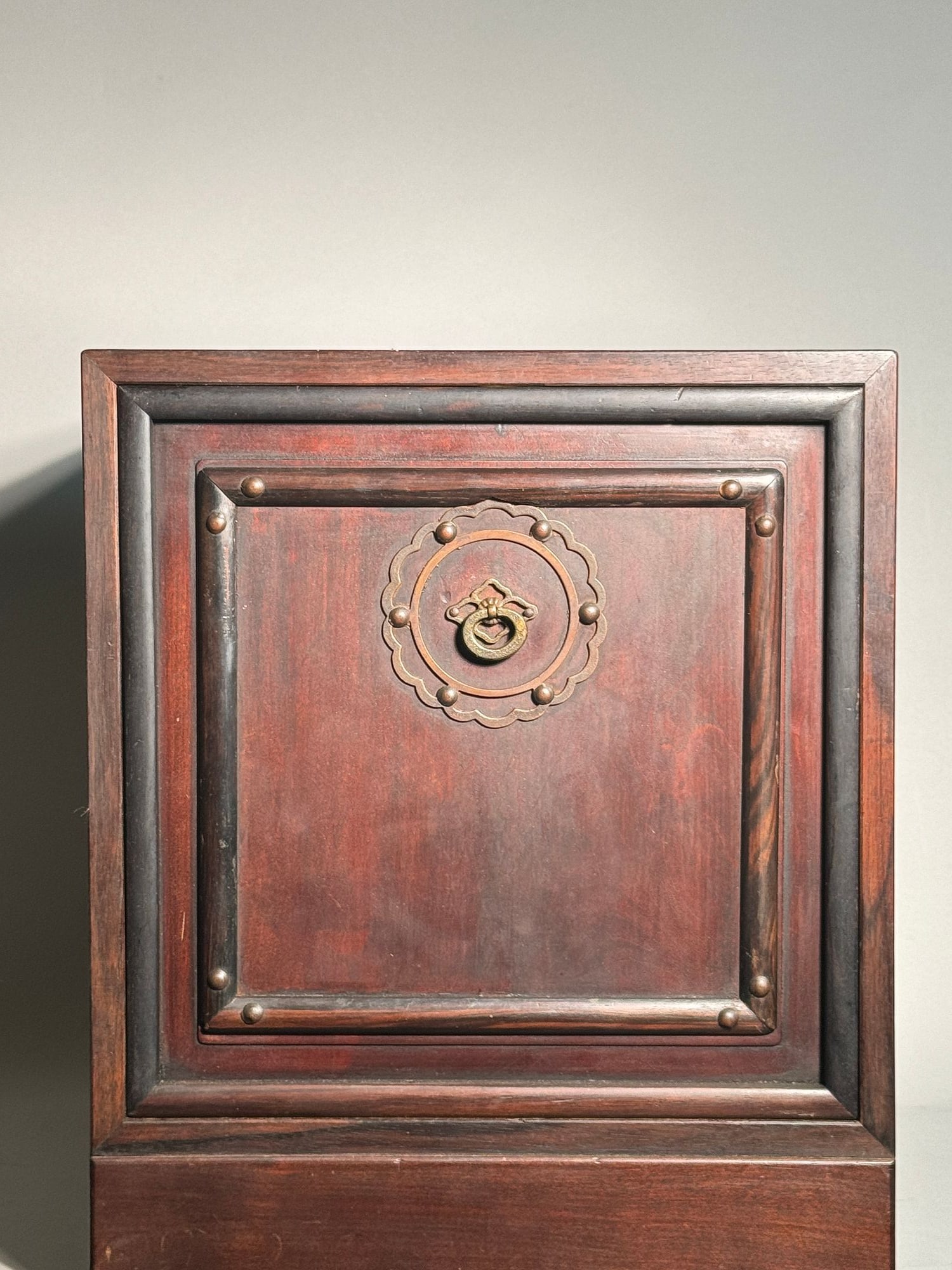 Japanese Scholar Tea Box with Mixed Rosewood Zitan Wood, Meiji Period: Japanese Meiji period scholar tea box with mixed rosewood zitan wood with bronze fitting, for tea ceremonial items. 11"h x 13"w (27.94 x 33.02cm) NOTE: THIS ITEM IS IN OUR NEW YORK WAREHOUSE WHERE WE 