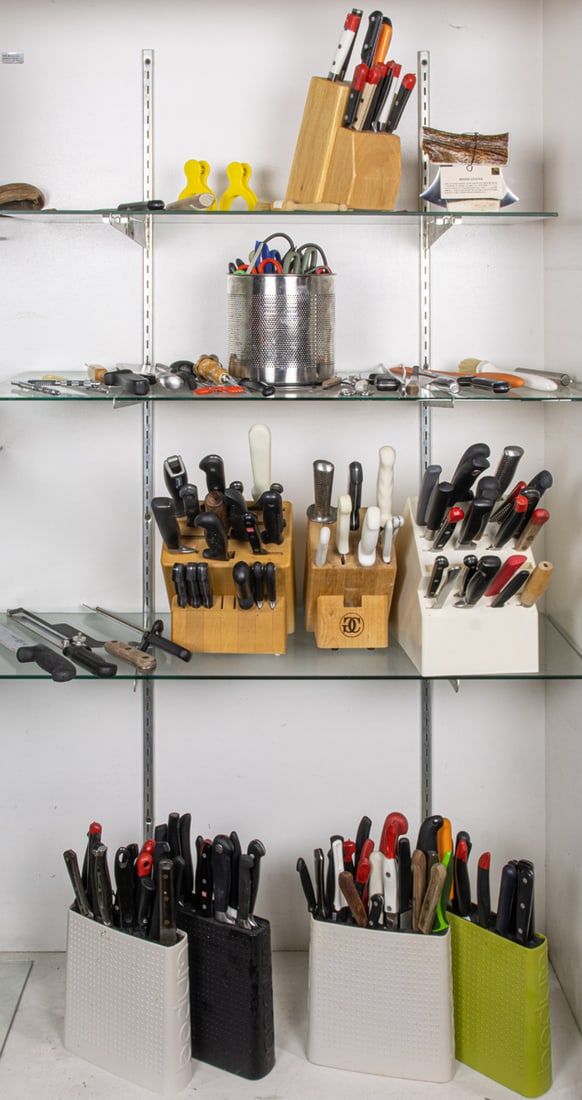 A large group of mainly kitchen knives (1 of 1)