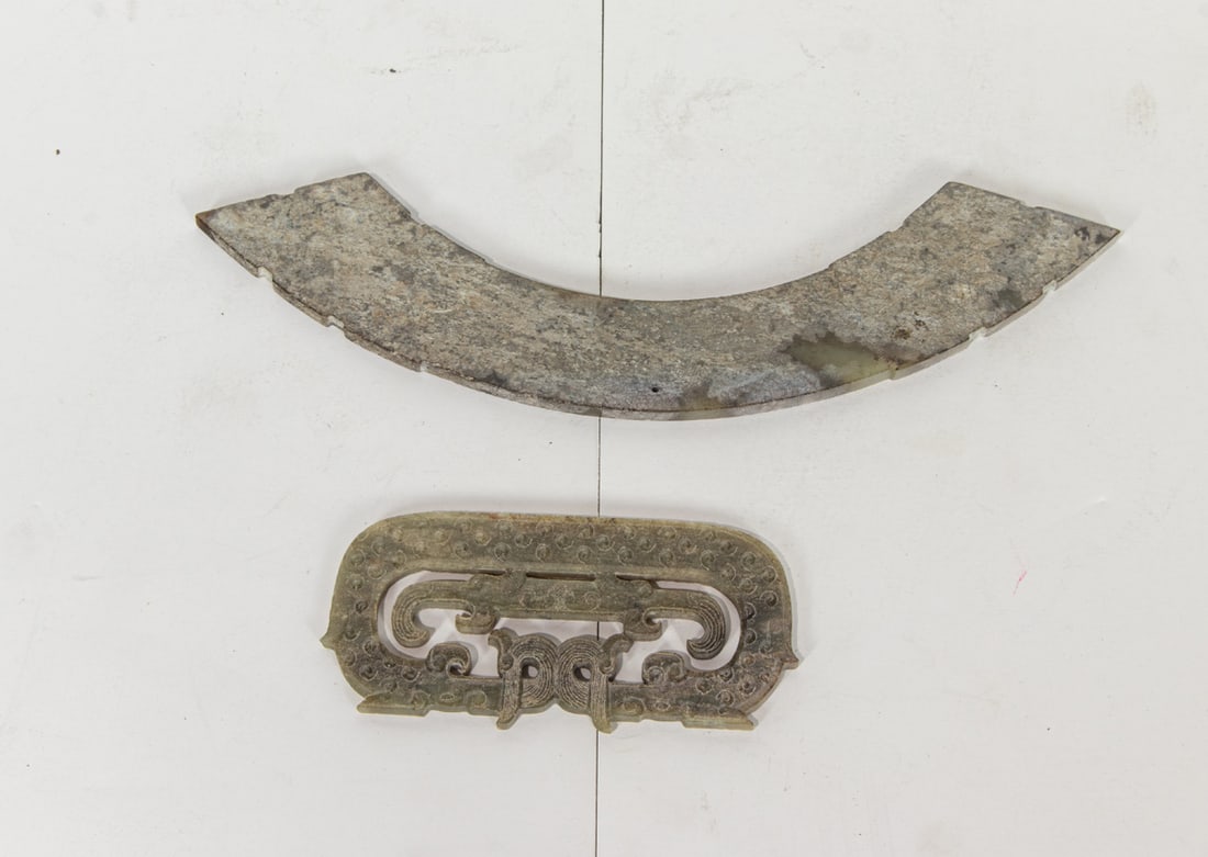 (lot of 2) Chinese archaistic jade carvings (1 of 1)