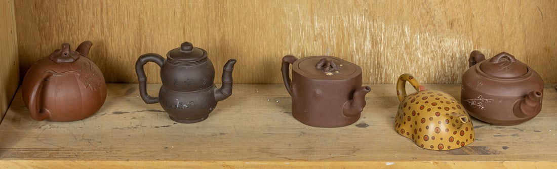 (lot of 5) Chinese Yixing teapots (1 of 1)