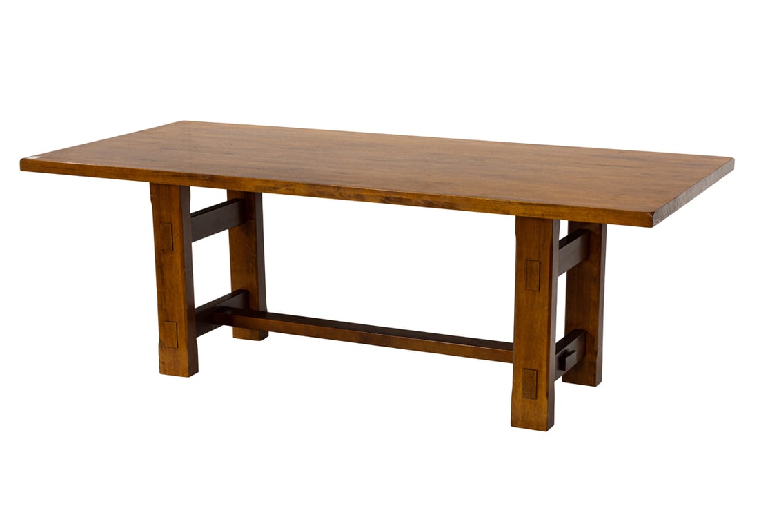 An Arts & Crafts style oak dining table (1 of 4)