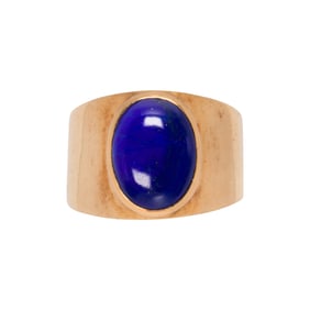 A lapis lazuli and 14k gold ring
