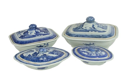(lot of 4) Chinese export blue and white covered serving dishes