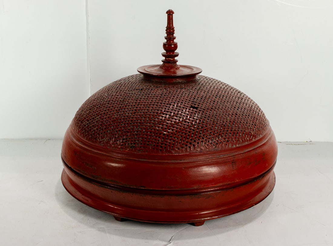 A Burmese lacquered lidded container (1 of 3)
