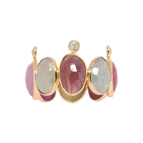 An 18k gold, sapphire and diamond ring