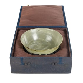 A Chinese celadon nephrite bowl
