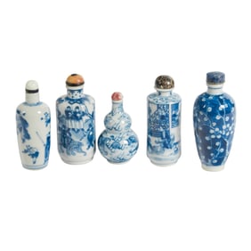 (lot of 5) Chinese blue and white snuff bottles