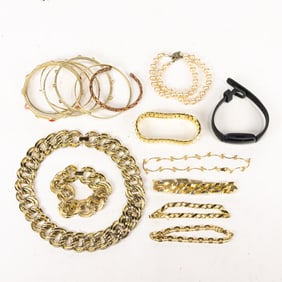 A lot of fifteen costume jewelry bracelets