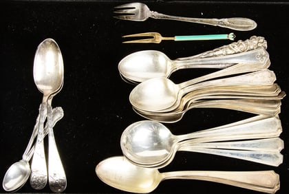 A Lot of American sterling spoons, including a Gorham Fairfax set with (2) dessert spoons, (5) soup