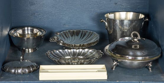 A group of silverplated hollowware including Gorham bowls