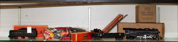 A lot of Lionel Trains with original boxes