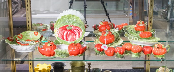 A group of six mainly Royal Bayreuth porcelain tomato table articles