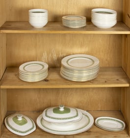 A Royal Doulton porcelain dinner service in the Rondelay pattern