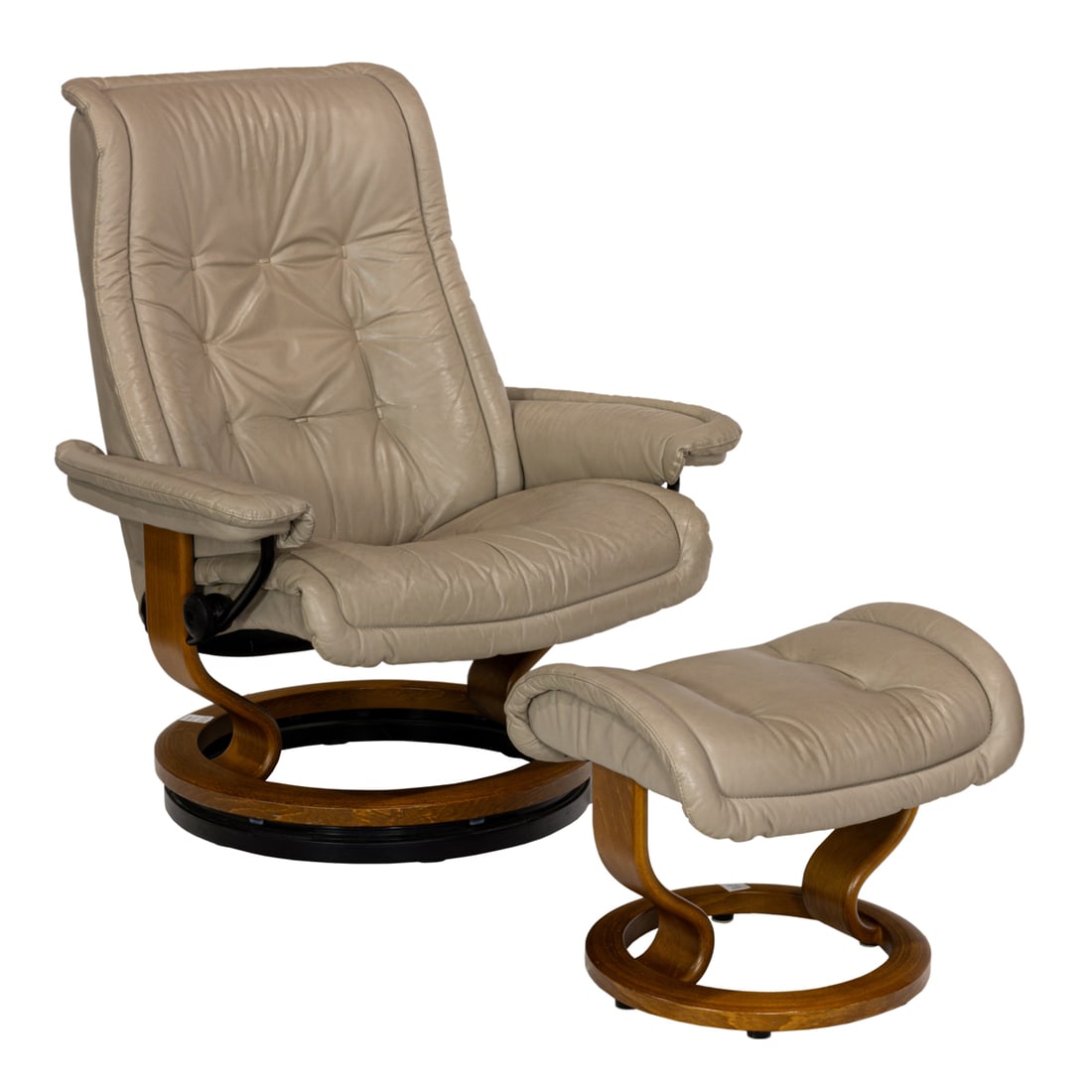 An Ekornes Stressless tan lounge chair with ottoman: An Ekornes Stressless tan lounge chair with ottoman, #340, 38"h x 30"w x 24.75"d