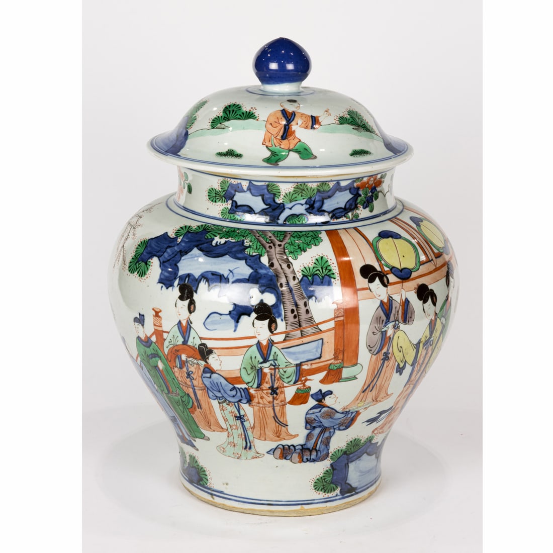 A Chinese wucai jar with cover (1 of 3)