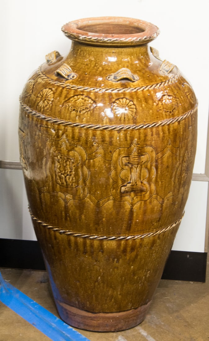 A Chinese earthenware vase (1 of 1)