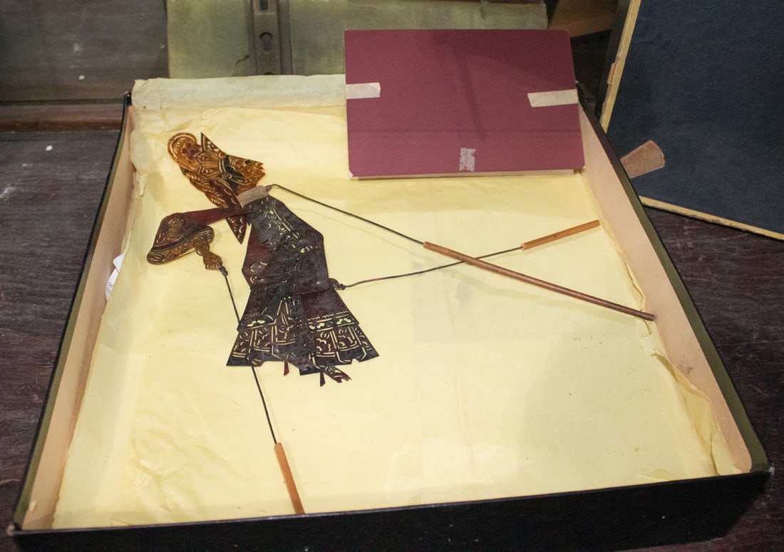 A box Chinese of shadow puppets (1 of 1)