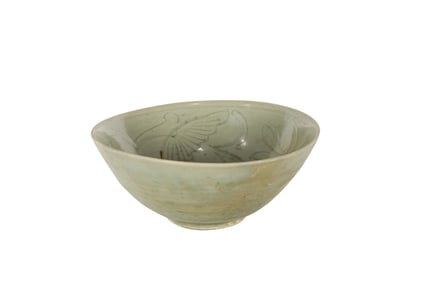 A Chinese Longquan celadon glazed bowl