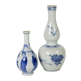 (lot of 2) Chinese blue and white vases