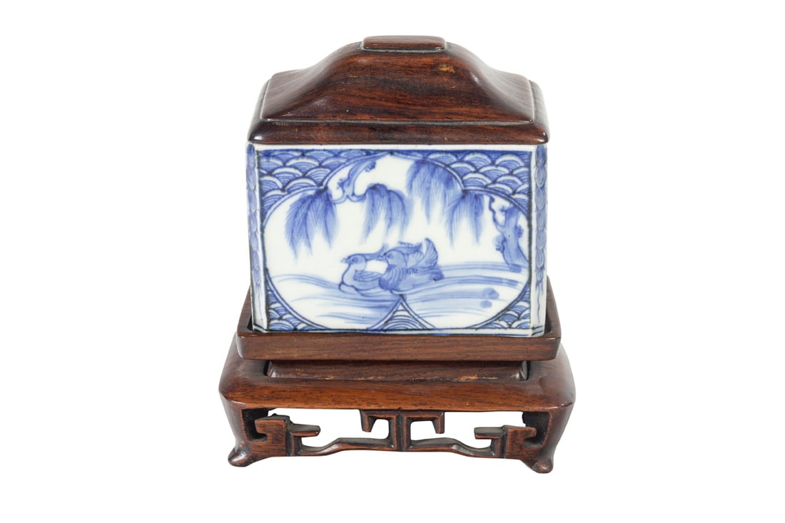 A Chinese blue and white water coupe (1 of 3)