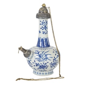 A Chinese blue and white kendi