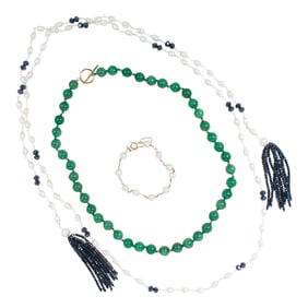 A miscellaneous group of jewelry