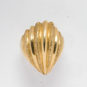 A 14k gold ring