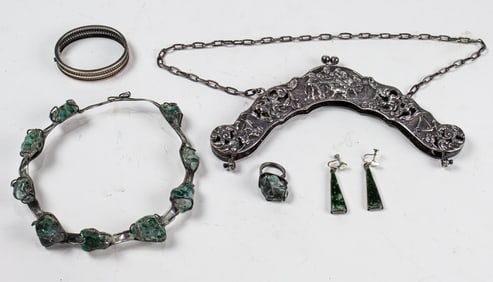 A vintage green quartz jewelry suite