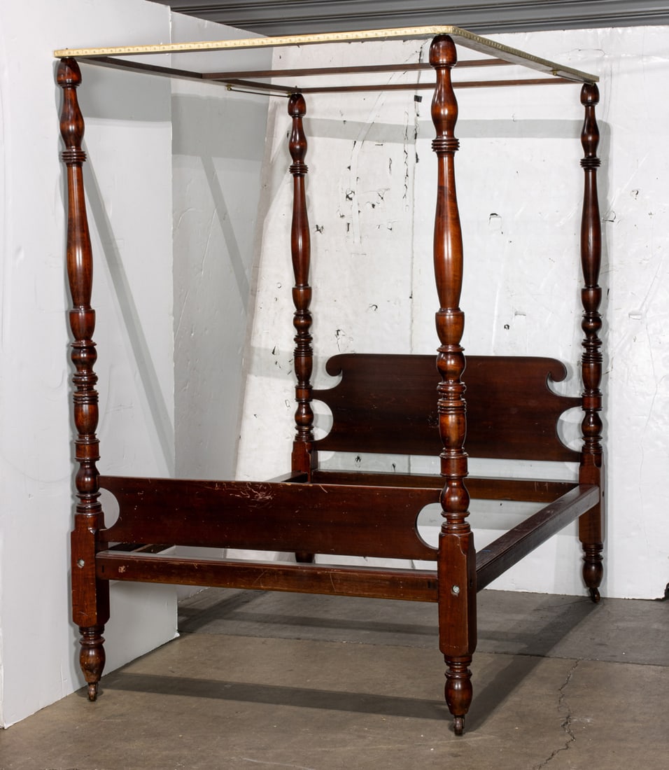 A Chippendale style four poster full size four poster bed (1 of 1)