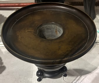 A Japanese black utsubata