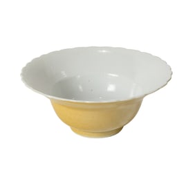 A Chinese cafe-au-lait foliate bowl