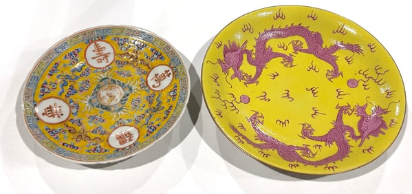 (lot of 2) Chinese yellow-ground famille rose dishes