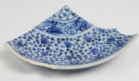 A Chinese blue and white plate shard